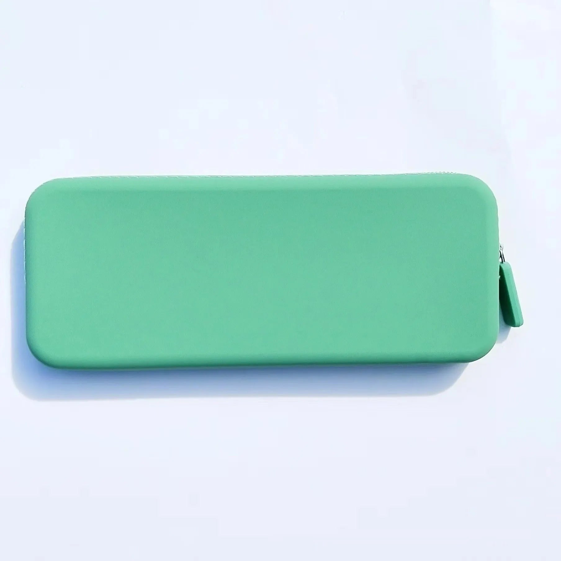 Silicone dustproof makeup brush storage bag in assorted colours, showing dimensions of 20cm by 8cm.
