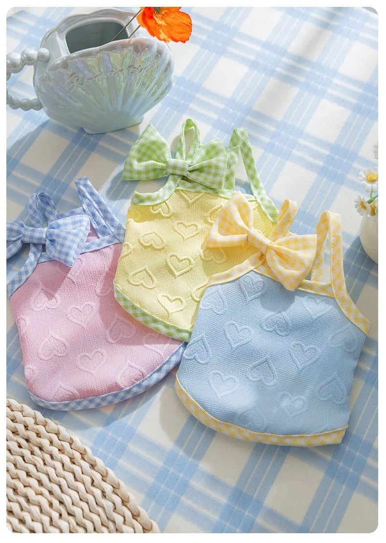 Small dog wearing blue elastic vest with bow suspenders, showing four-sided stretch design for 0.50-10.00kg pets