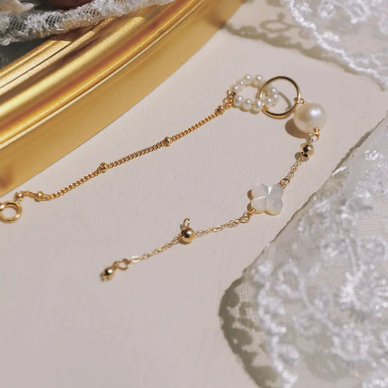 14k gold-plated natural pearl bracelet for women showing pearl and metallic elements