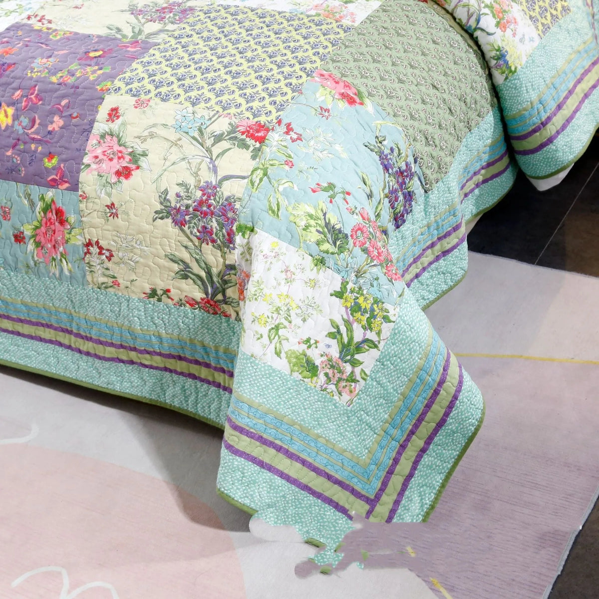 Pure cotton three-piece bedding set with quilted flower splicing pattern, bedspread-style, for 2.0m bed.