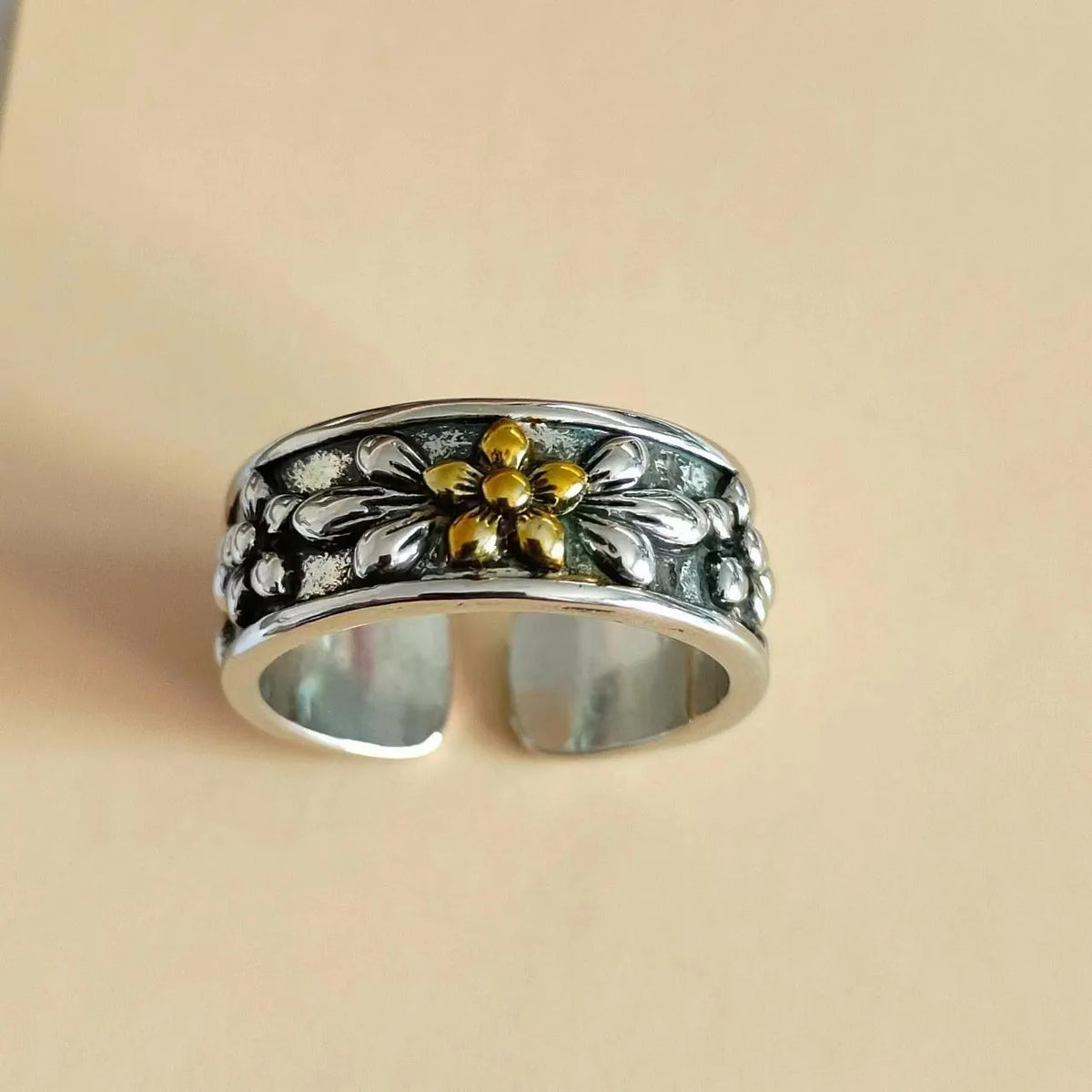 Vintage floral open ring in zinc alloy with camellia design, available in gold or retro colour, unisex style