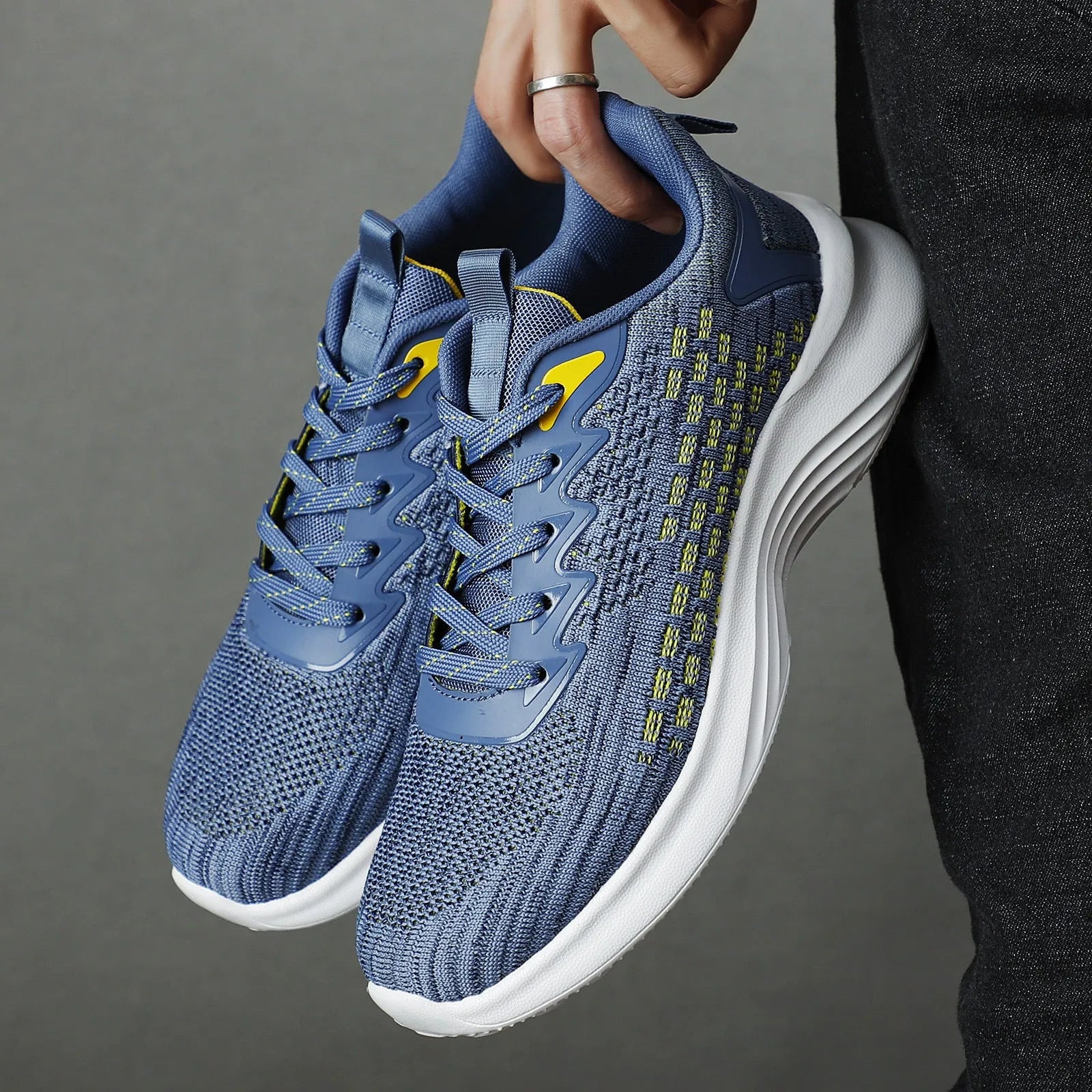 Women's lavender purple Flyknit running shoes with stripe pattern and mesh lining.