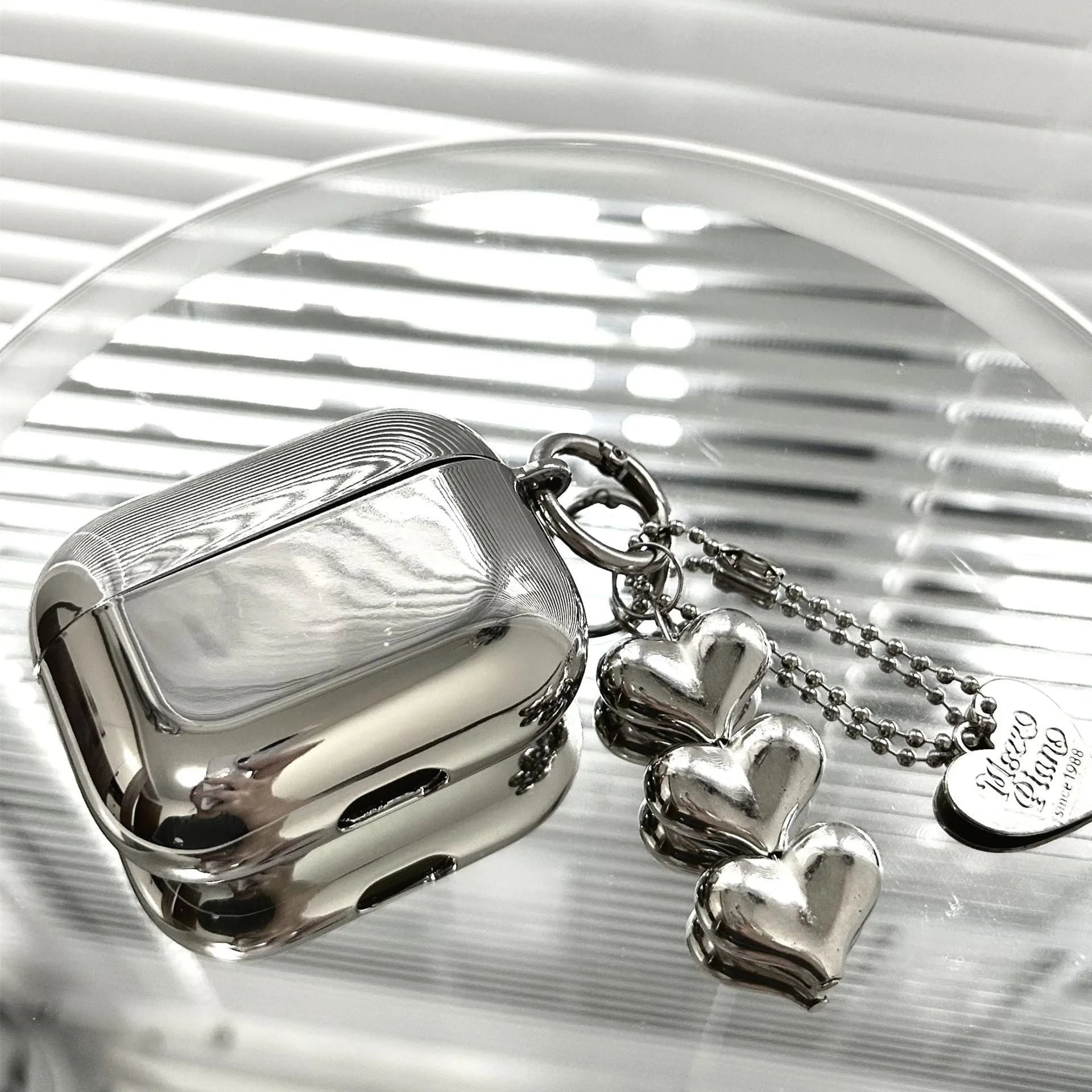 Electroplated TPU headphone case with heart pendant and bracelet chain decorative elements