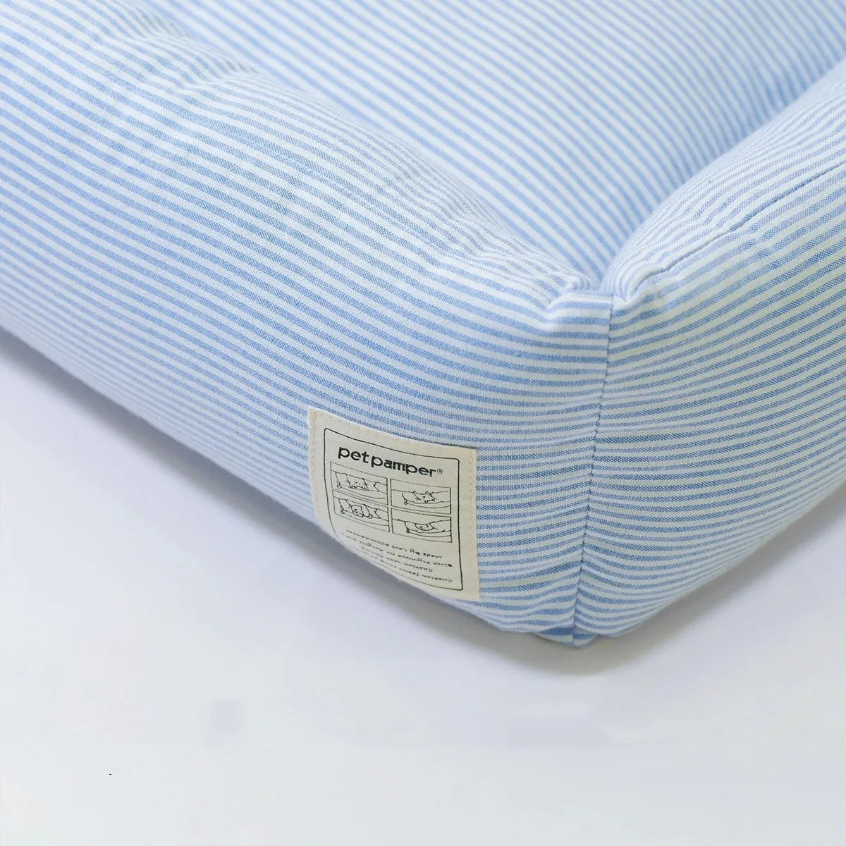 Foldable cat nest in white and blue striped cloth, free size, for cats.