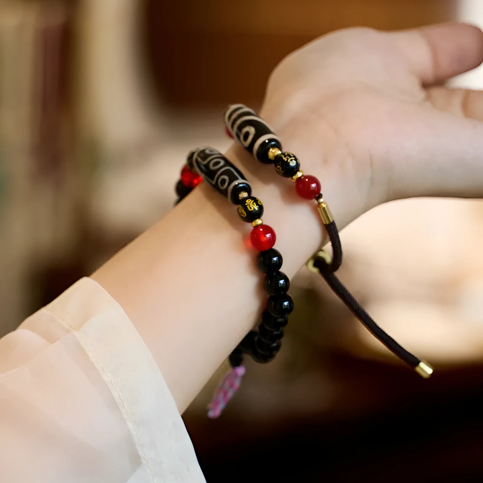 Dzi bead agate bracelet with 8mm geometric beads in Tibetan ethnic style