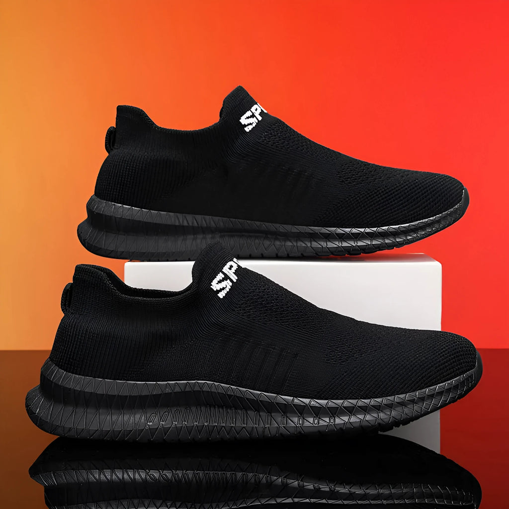 Men's low-top Flyknit sneakers in blue with a round toe and flat sole for casual wear.