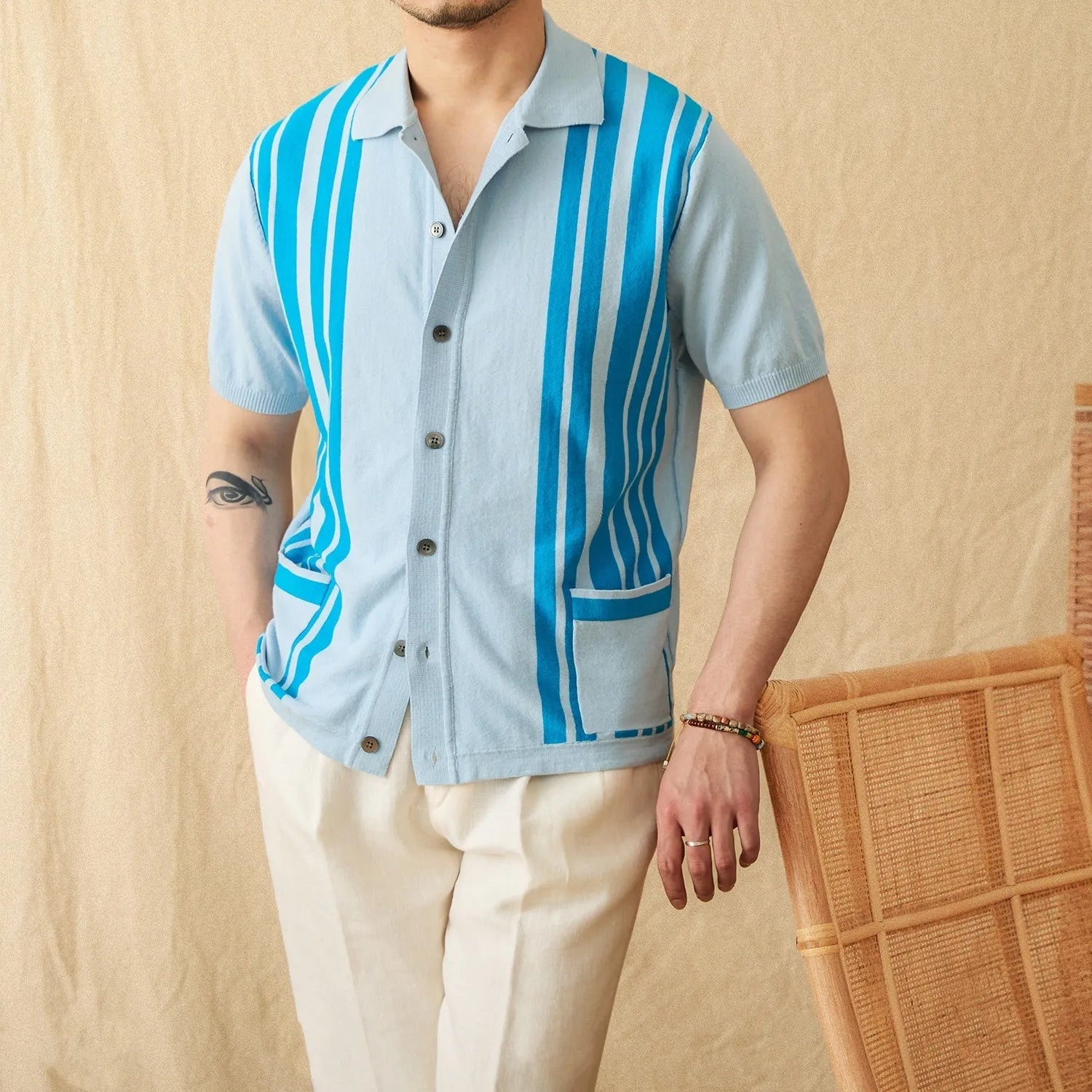 Cotton striped short-sleeved knitted cardigan polo shirt in royal blue with lapel collar and regular sleeves.