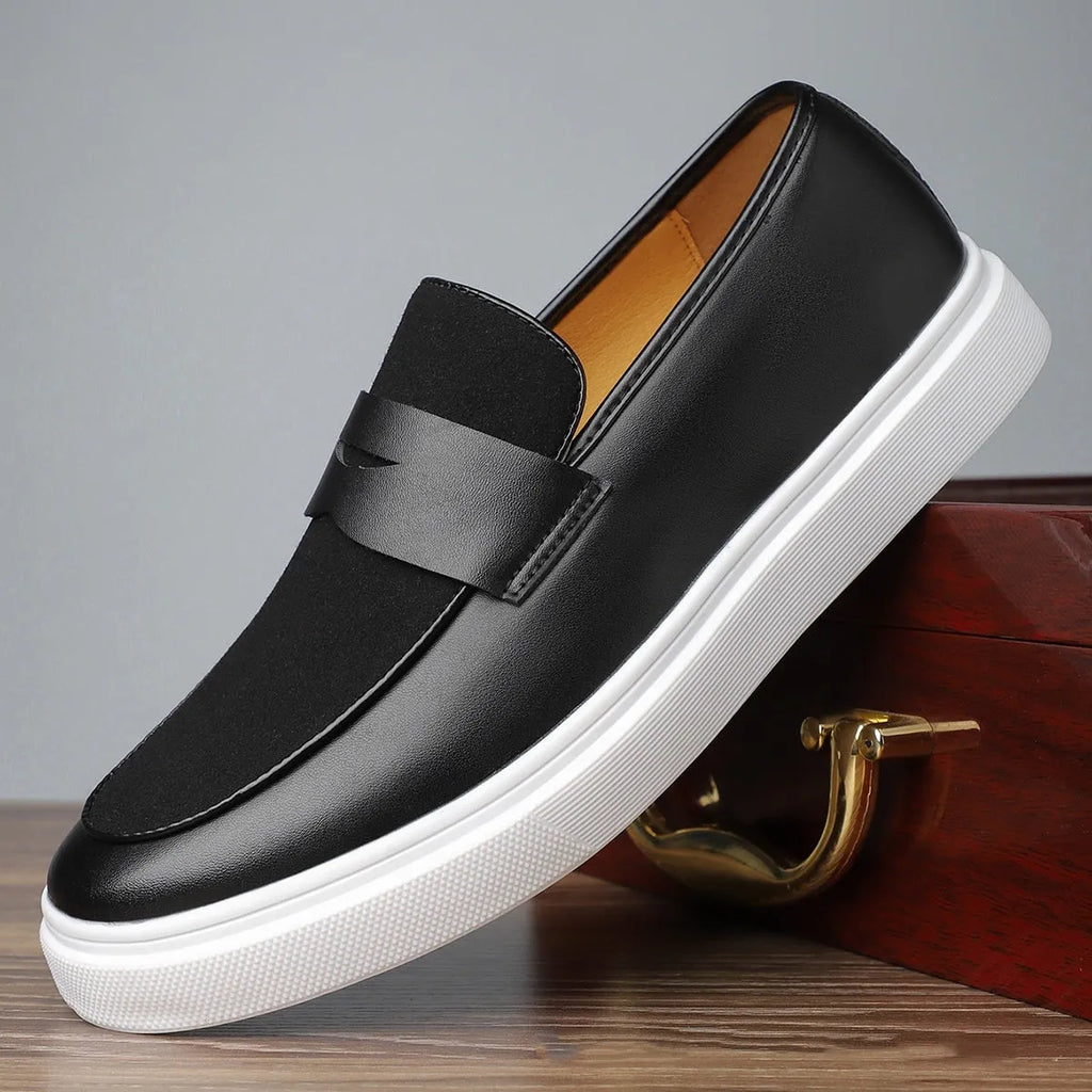 Men's black slip-on casual shoes with tassel decoration and round toe