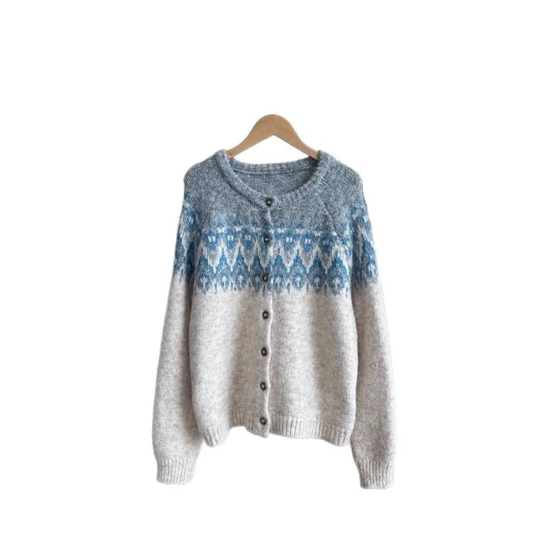 Women's contrast colour jacquard thickened sweater coat in loose fit with long sleeves, shown in milky white