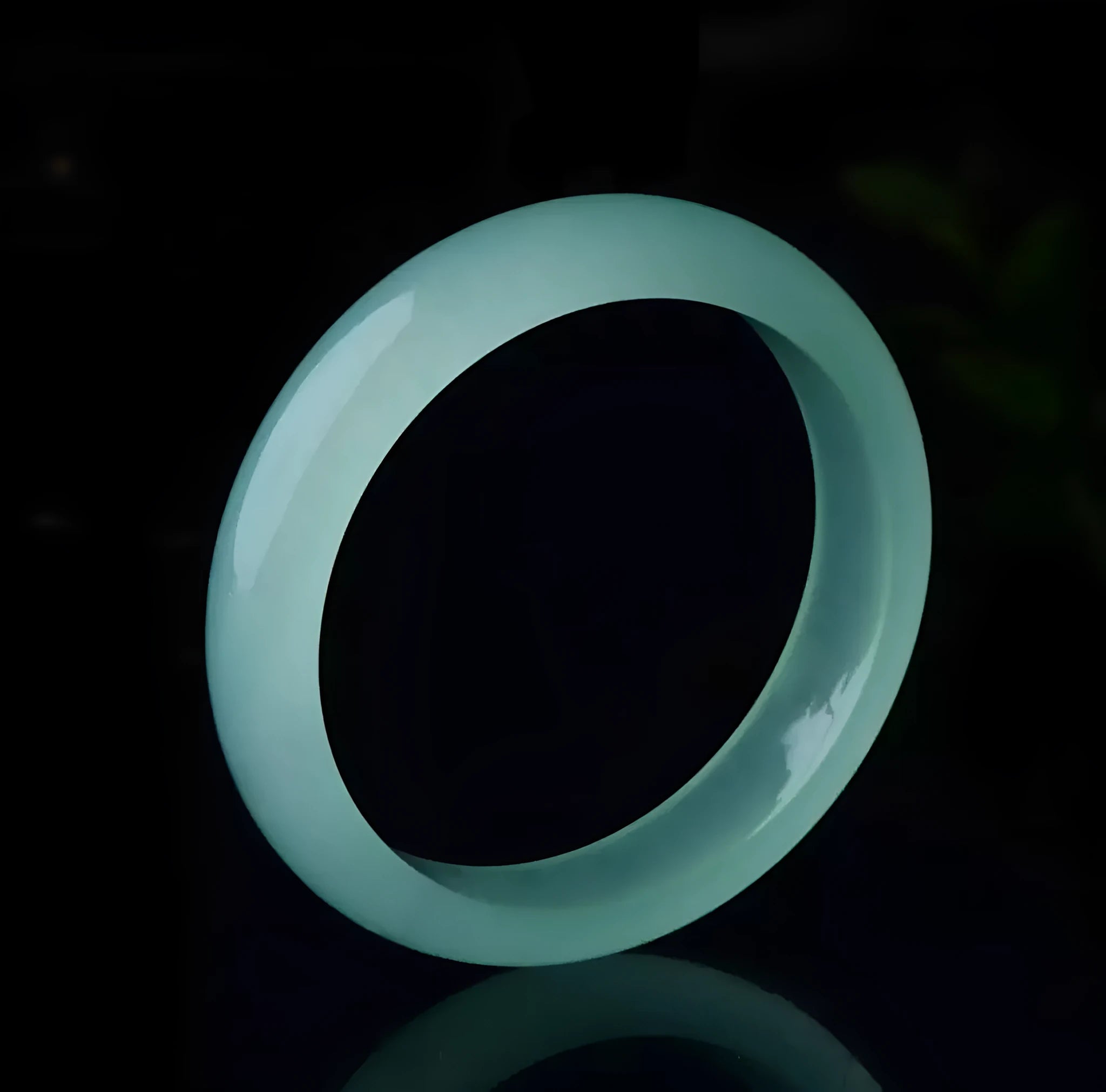Quartz rock jade bracelet in modern simplicity style showing oil cyan light green colour