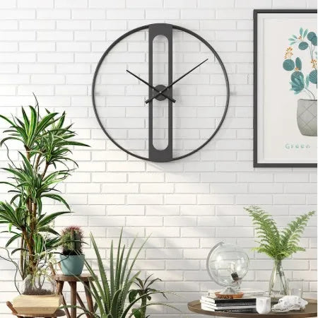 Round metal wall clock with 50cm diameter in black or gold finish, showing silent quartz movement