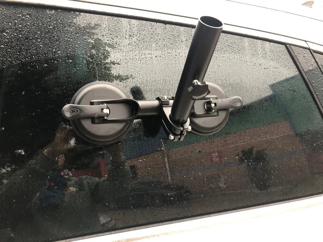 Black off-road car sucker base flagpole mount with round glass sucker and ABS plastic construction