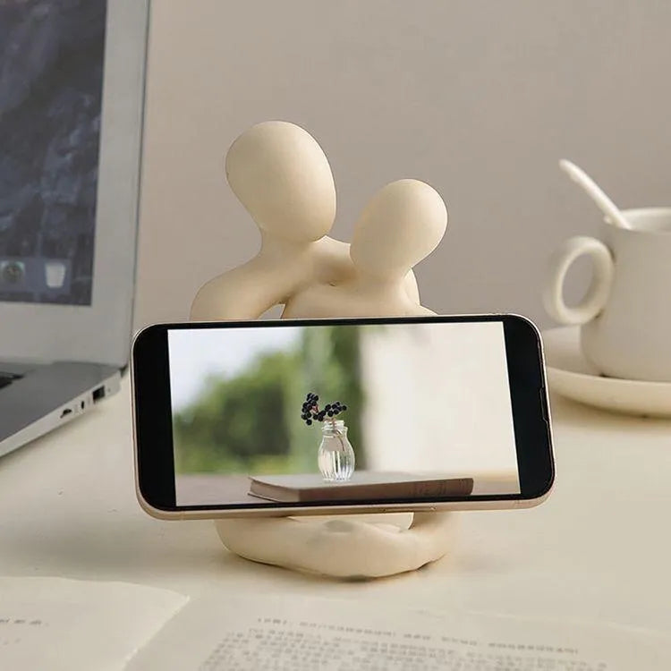 Modern resin couple statue in gold or milky white finish for bookshelf and desk decoration