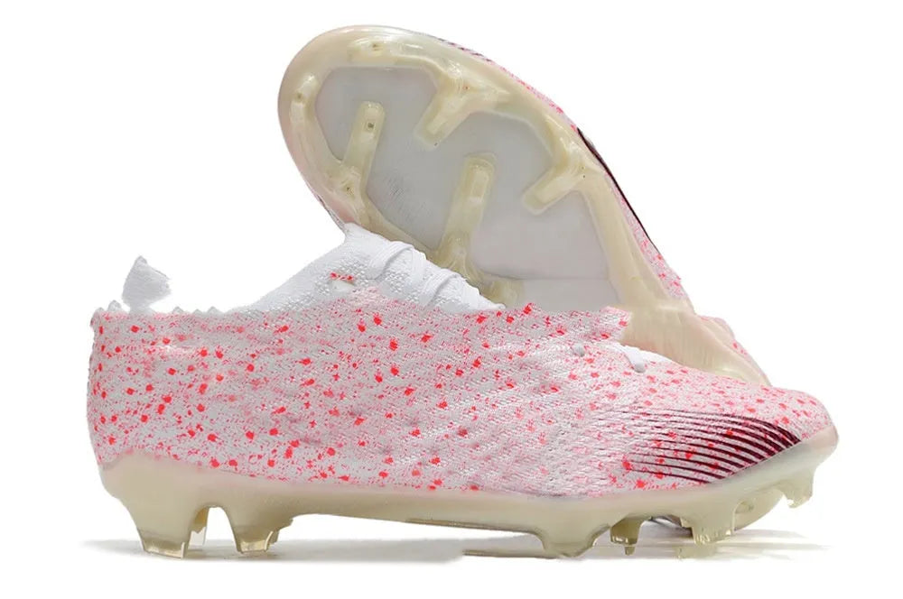Men's low-top football boots with knitted upper, FG studs, and a lace-up front.