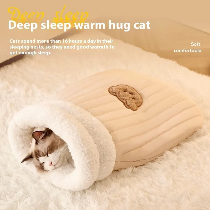 Cat sleeping bag with bear pattern in fleece fabric with PP cotton filling