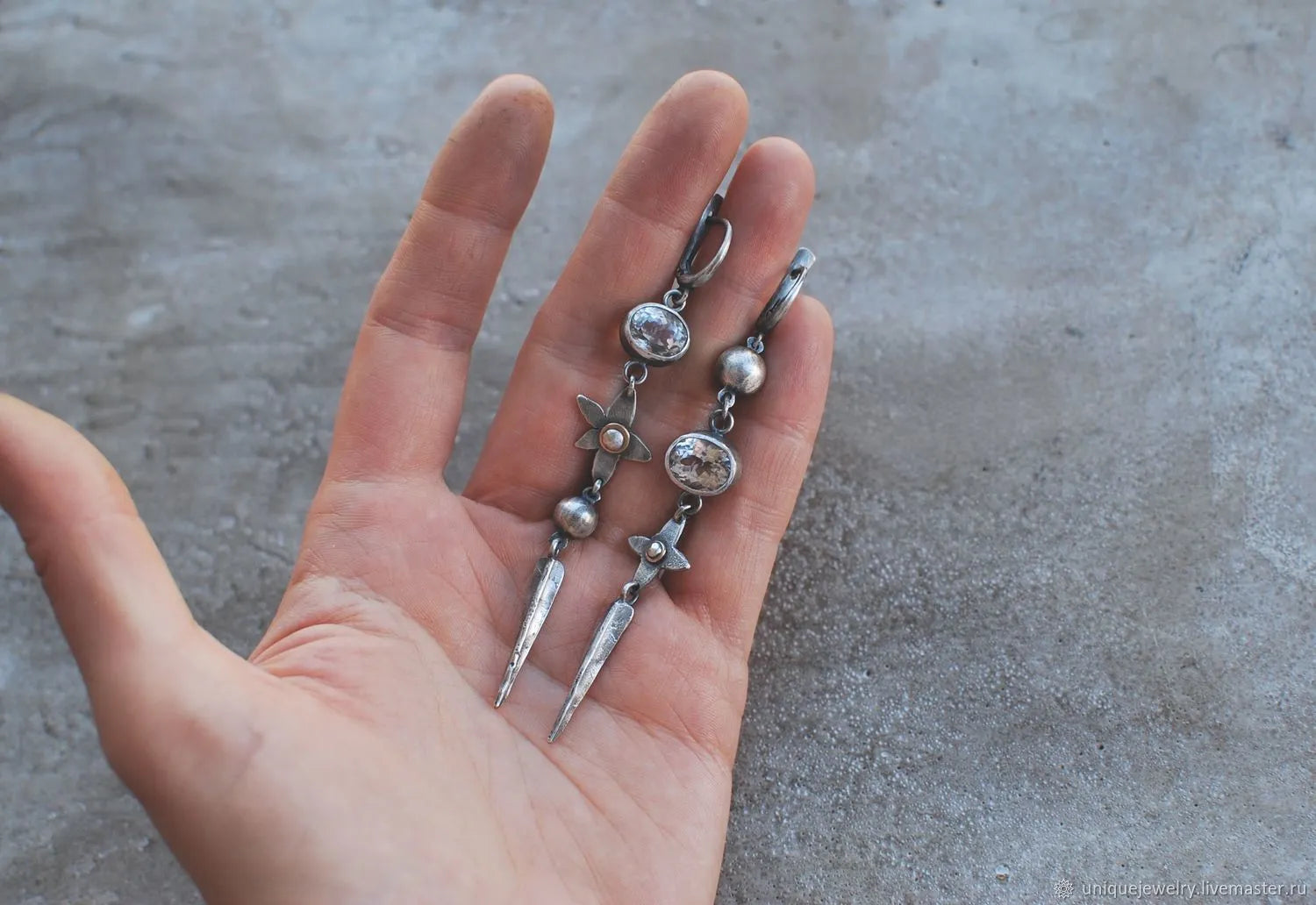 Hesheng geometric XINGX pendant earrings with antique silver finish and rhinestones, 5cm length