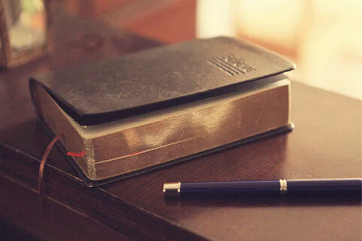 Large thick leather notebook 17 x 12 cm with 480 pages and gold or white cover.