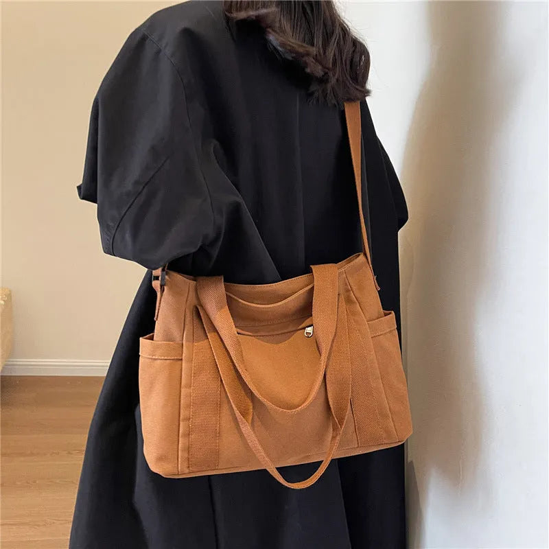 Women's shoulder tote bag in solid colour with sandwich pocket and internal mobile phone compartment for leisure travel