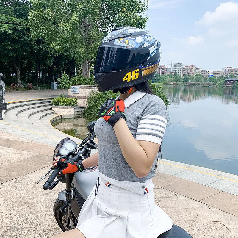 Motorcycle helmet in Dragon colour on a stand, showing its ABS shell and size tag indicating 2XL/3XL availability.