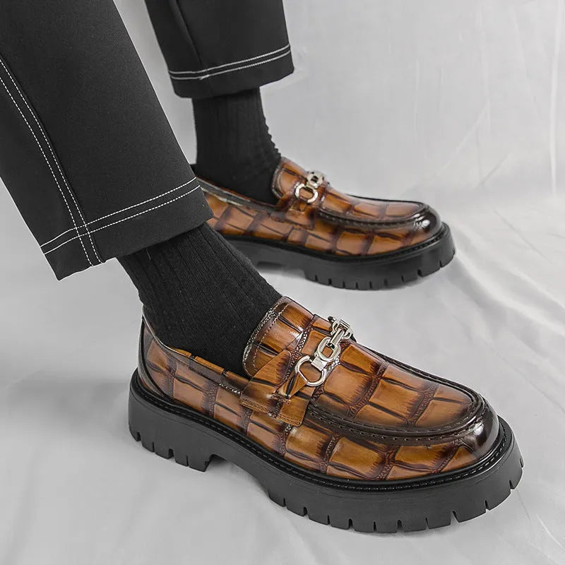 Men's crocodile pattern leather loafers in British style with flat heel and wide fitting sizes