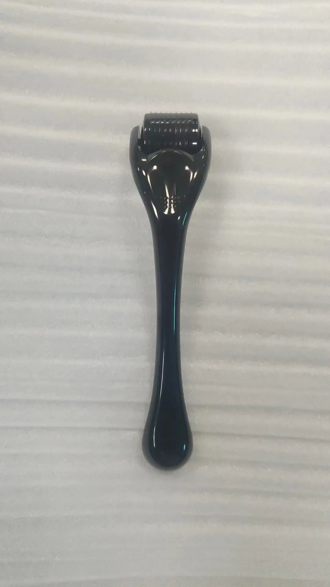540 micro needle roller with PC handle and coloured wheel showing needle configuration for skin treatment