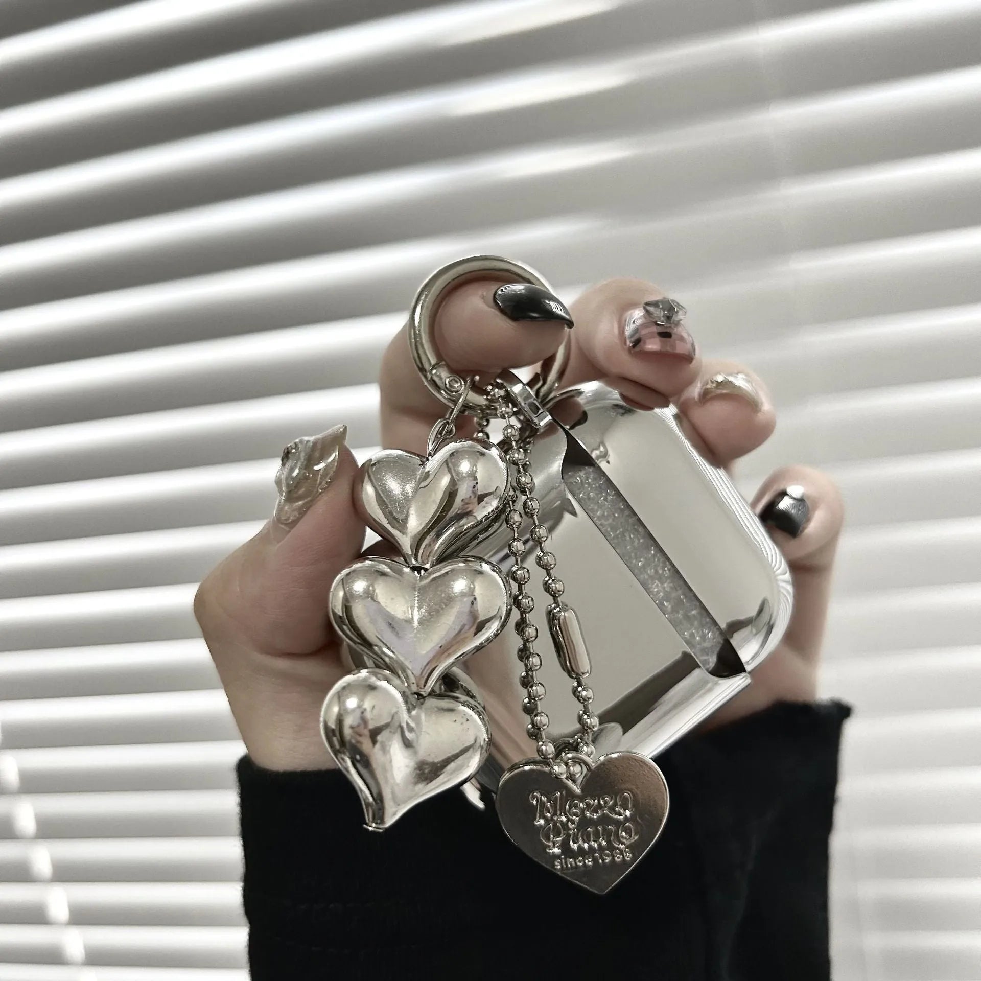 Electroplated TPU headphone case with heart pendant and bracelet chain decorative elements