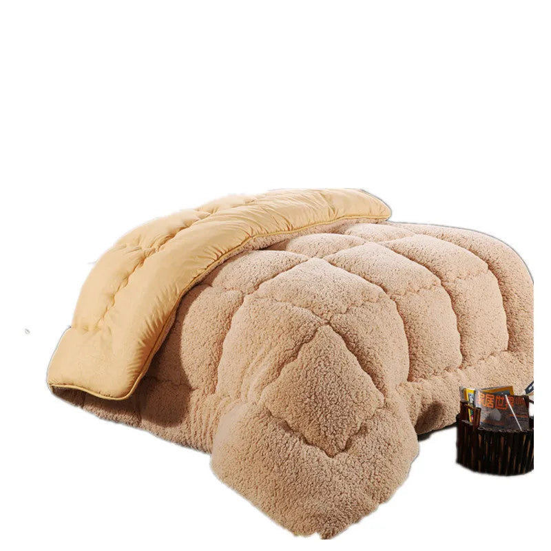 Goose down quilt with 100% polyester fibre cover in white beige grey camel or pink, available in four sizes from 150x200 cm to 220x240 cm