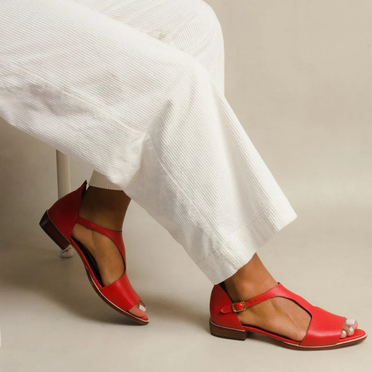 Red women's plus size square buckle sandals with herringbone toe holder and low-top PU upper