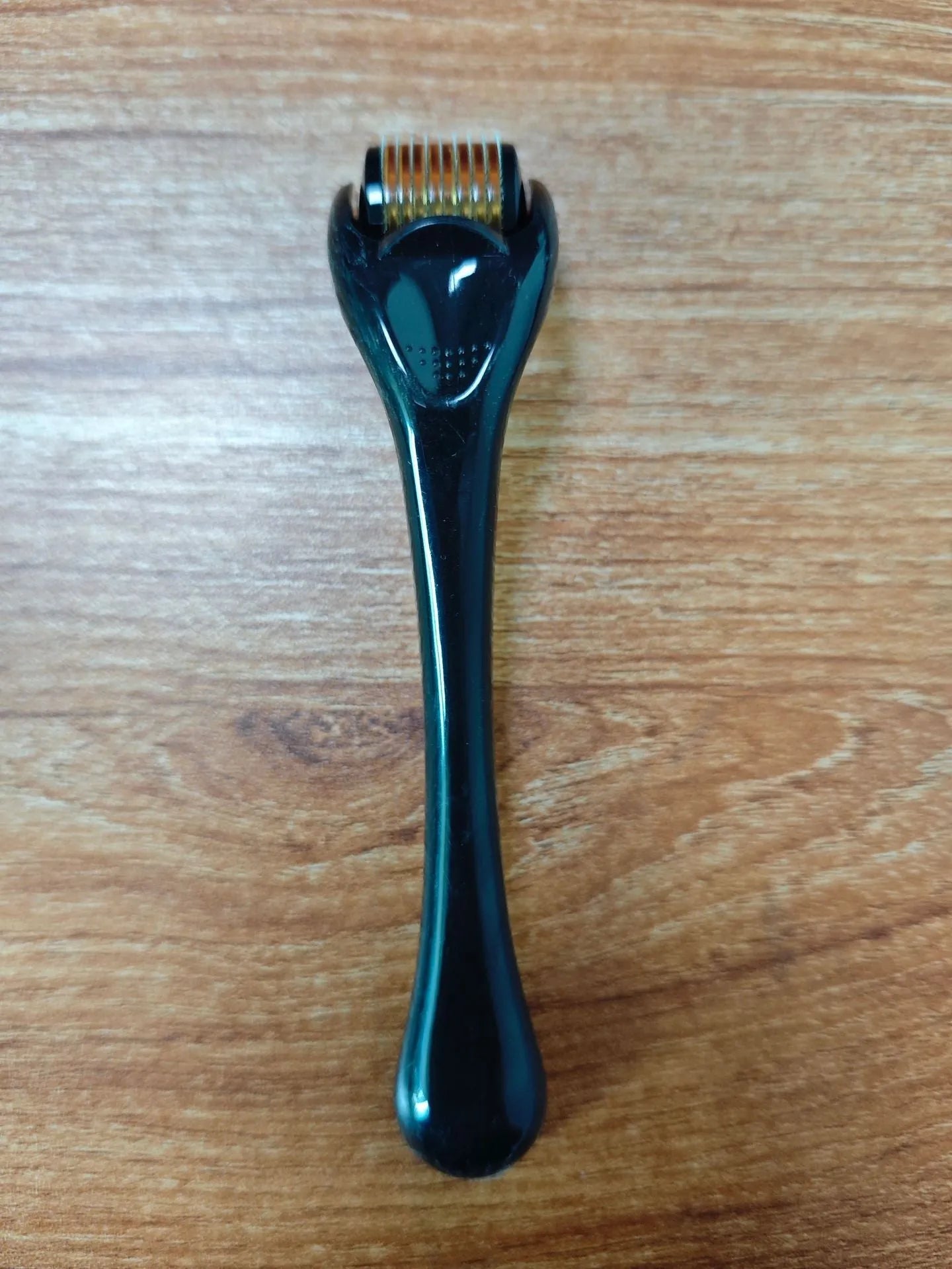 540 micro needle roller with PC handle and coloured wheel showing needle configuration for skin treatment