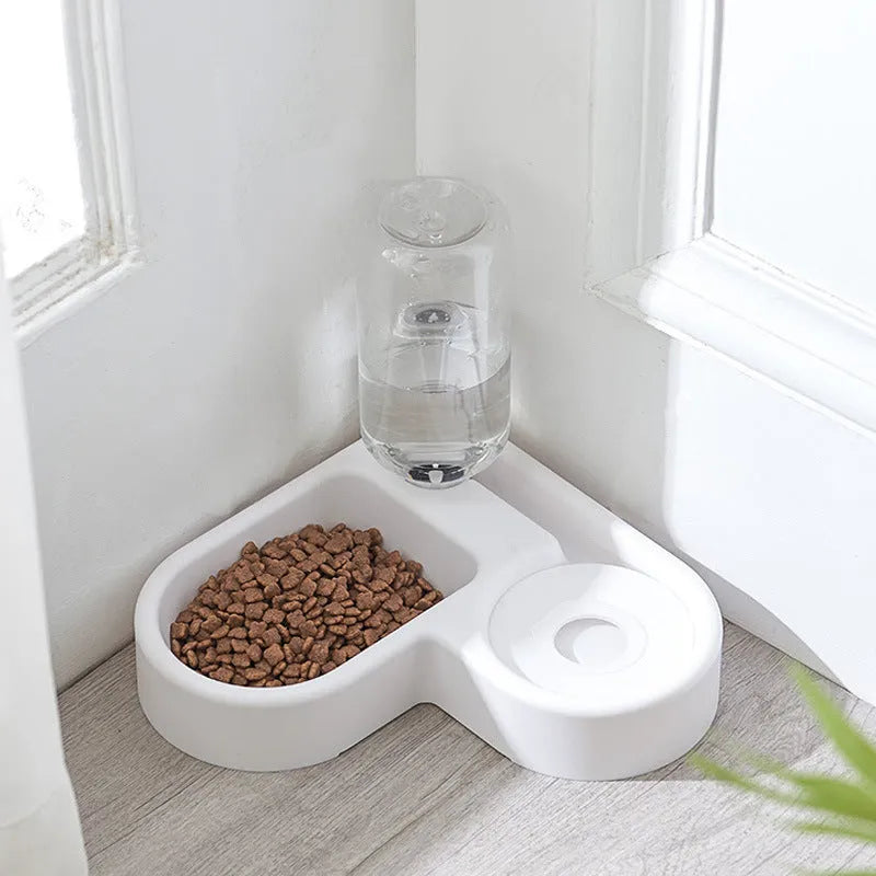White cat water fountain with 2.5-litre capacity and triple filtration system on kitchen counter
