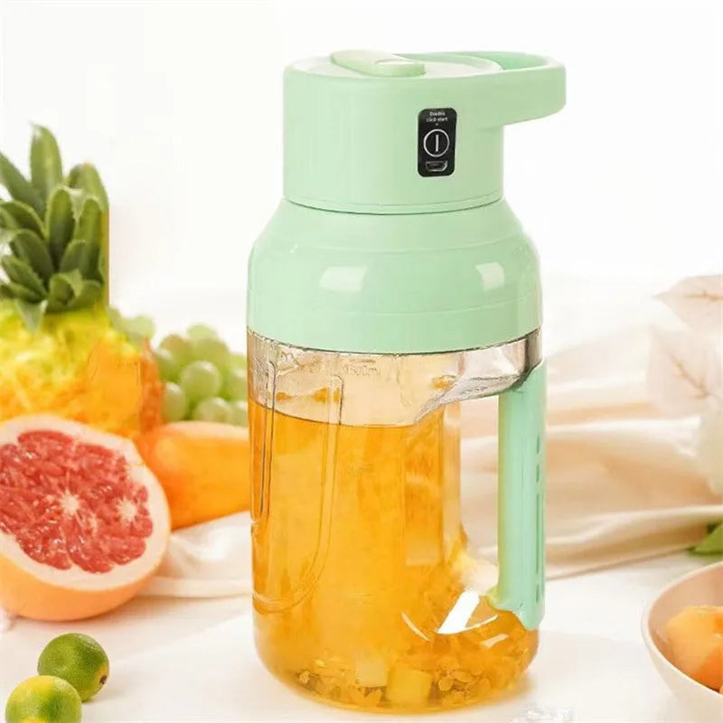 Portable electric juicer in emerald green with 1500ml capacity and USB charging port