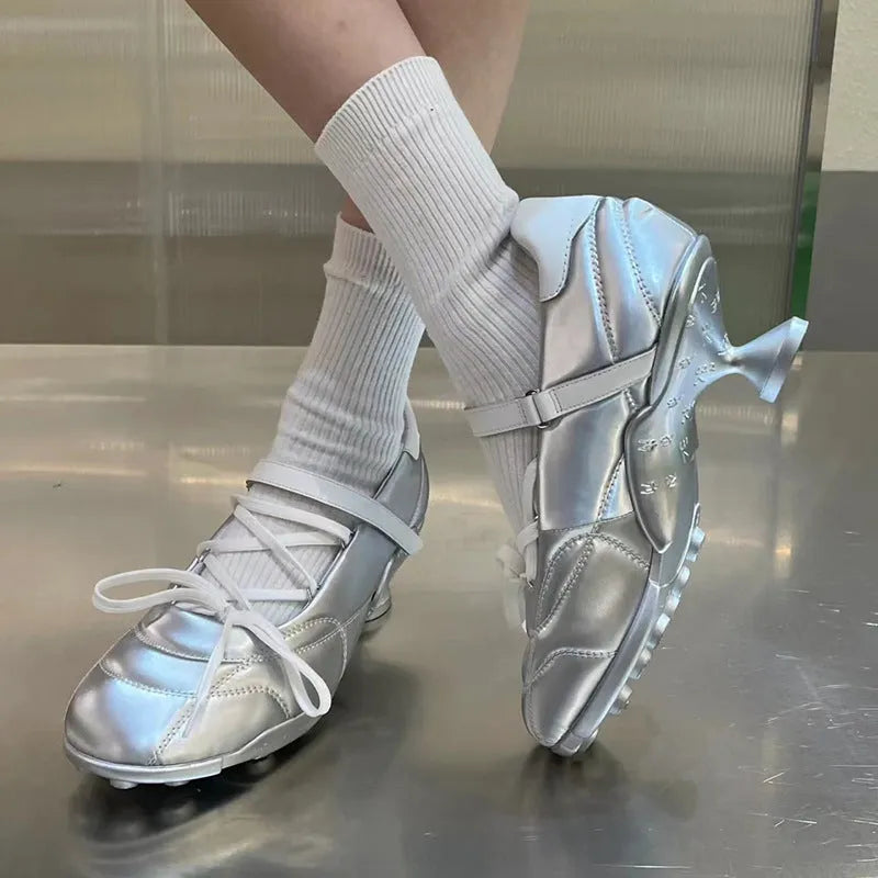 Women's silver lace-up bow sports shoes with round toe and 3-5cm mid heel on a light background.