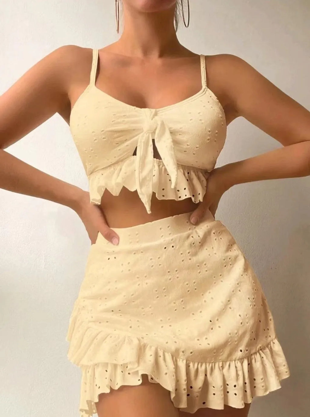 Women's solid colour split hip skirt bikini swimsuit three-piece set on a mannequin.