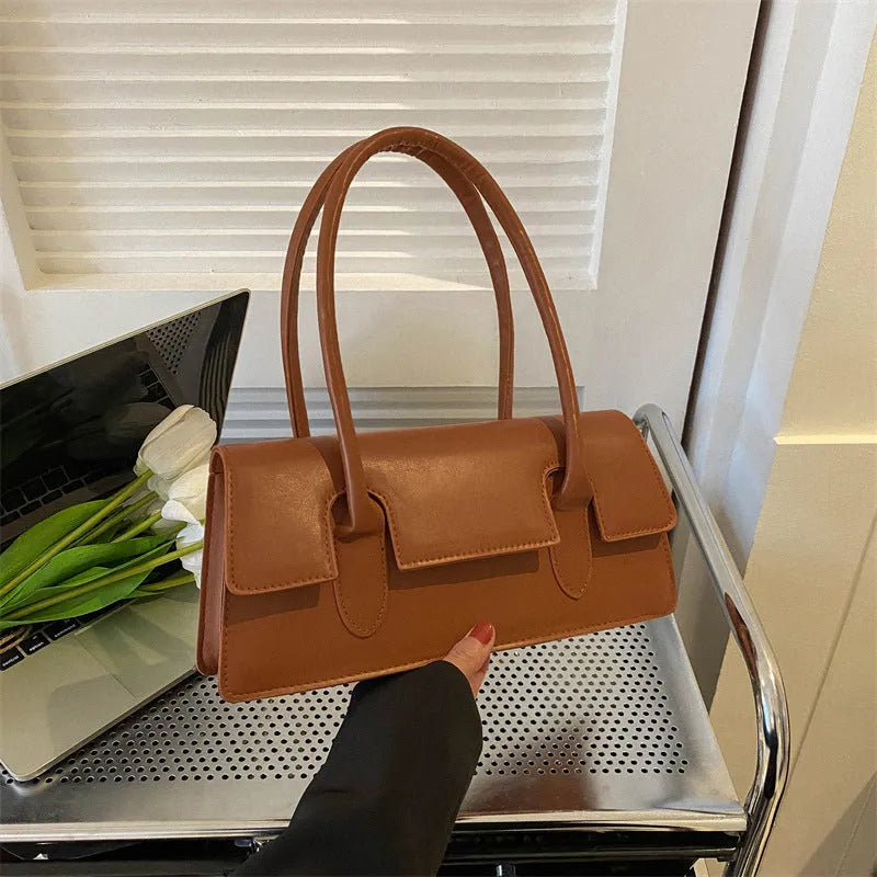 Women's retro square shoulder bag in PU leather with single strap and sandwich pocket exterior