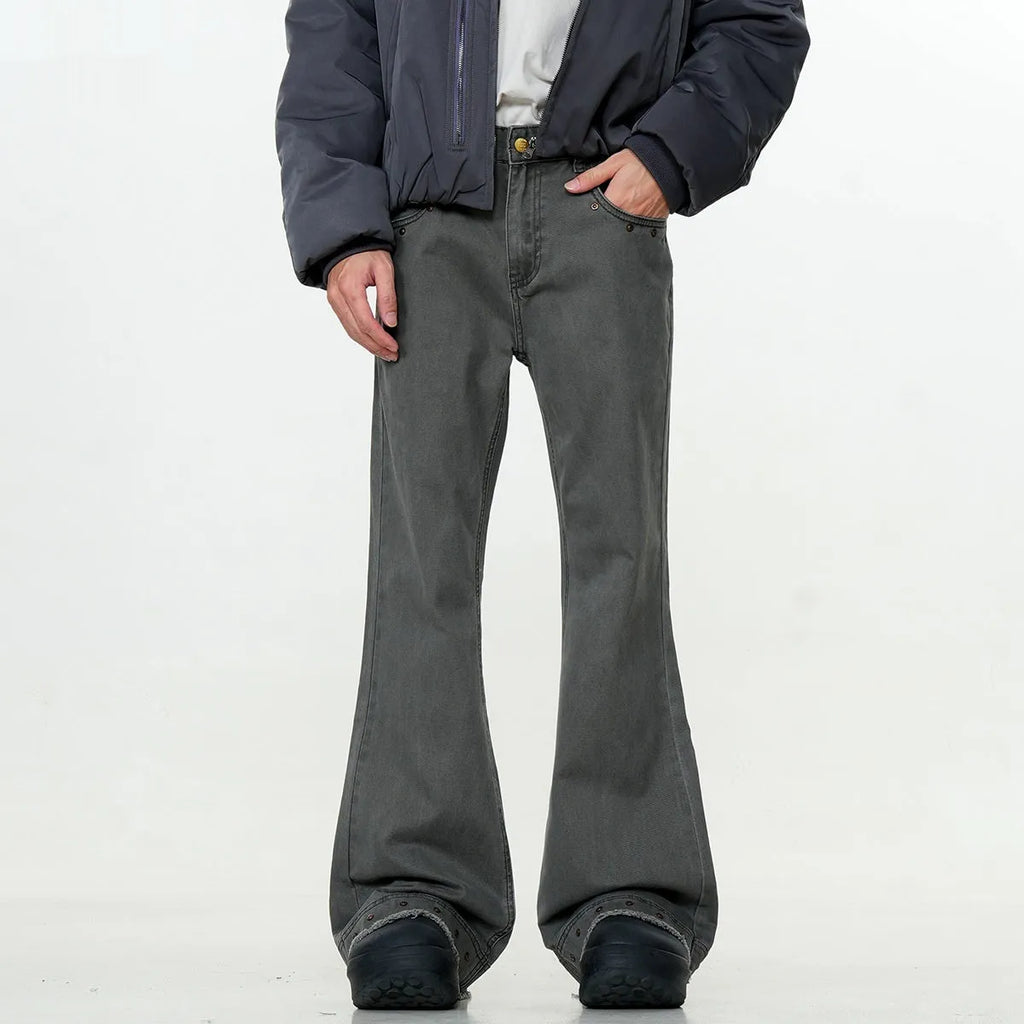 American retro straight-leg jeans in black cotton with horn-shaped leg openings and mid-waist design
