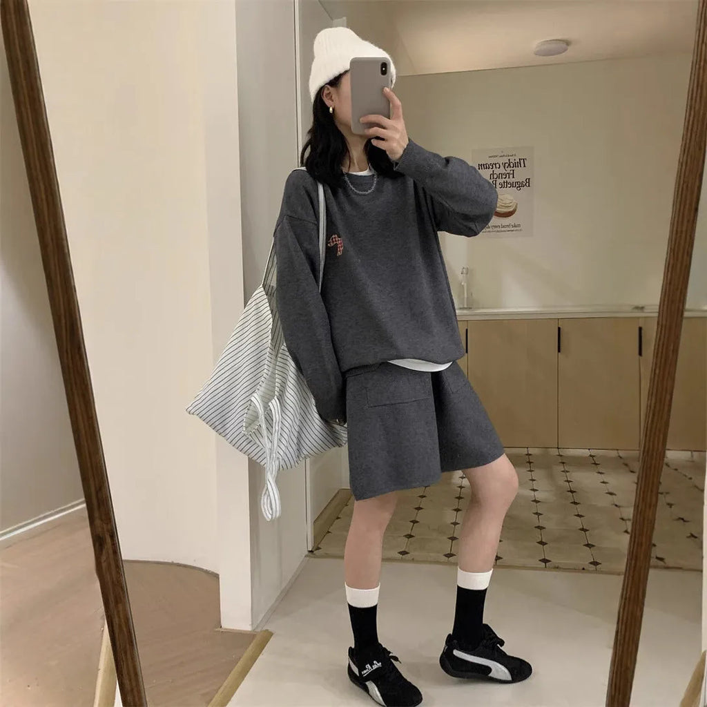 Women's casual sports knitted sweater shorts suit with animal pattern embroidery in milk blue colour