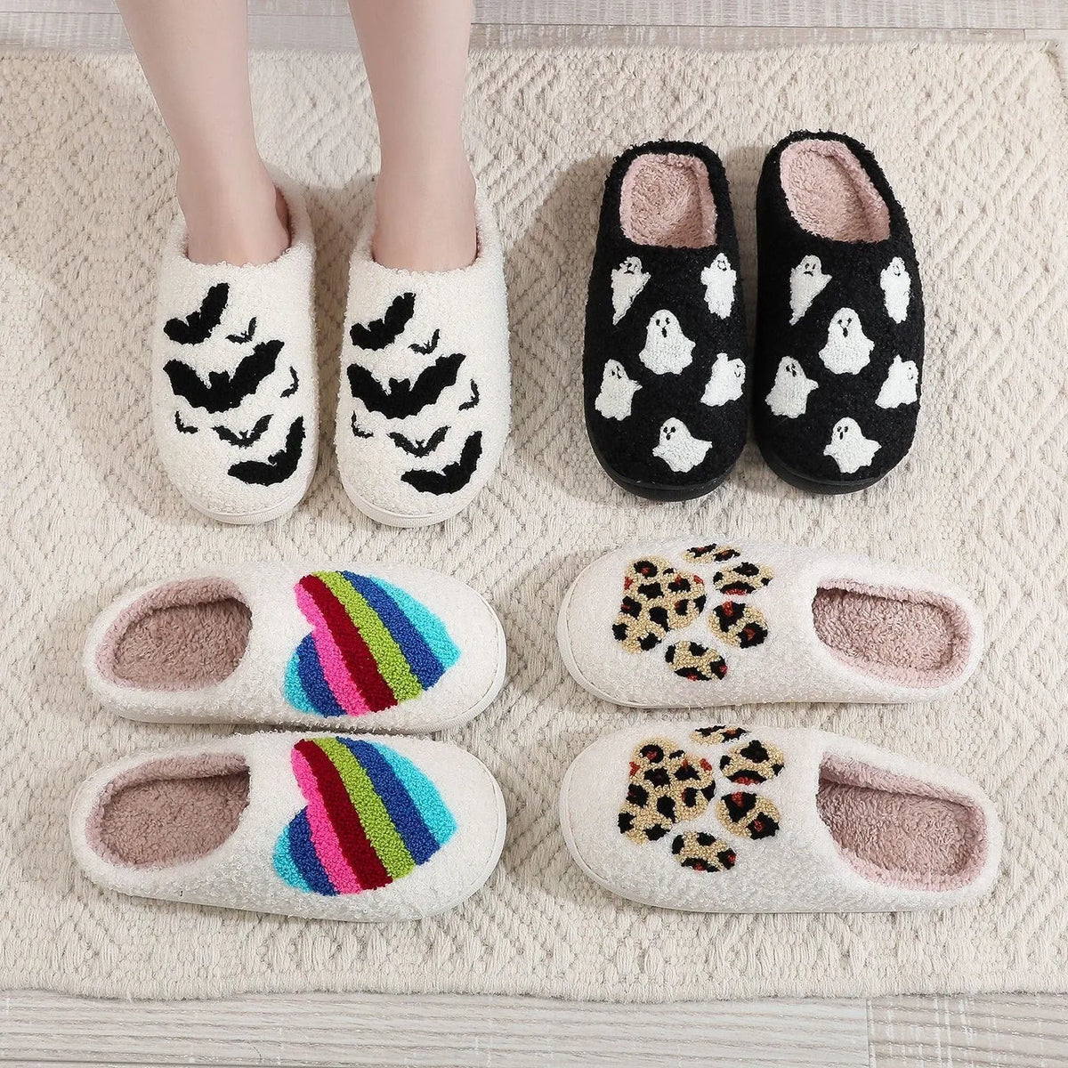 Pair of cotton indoor slippers with cartoon dachshund pattern, plastic non-slip sole, 2.5cm heel height, for men and women