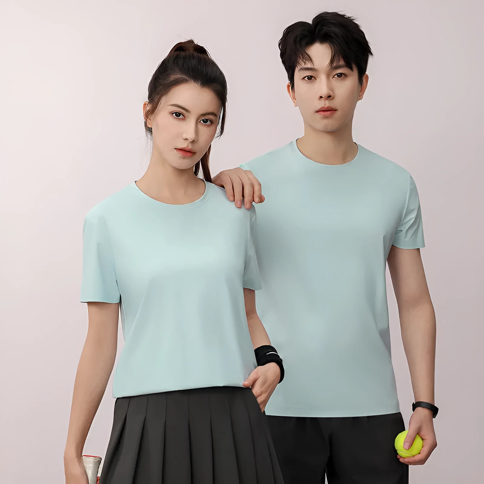 Ice silk quick-drying T-shirt in slim fit with short sleeves showing antibacterial and anti-UV properties