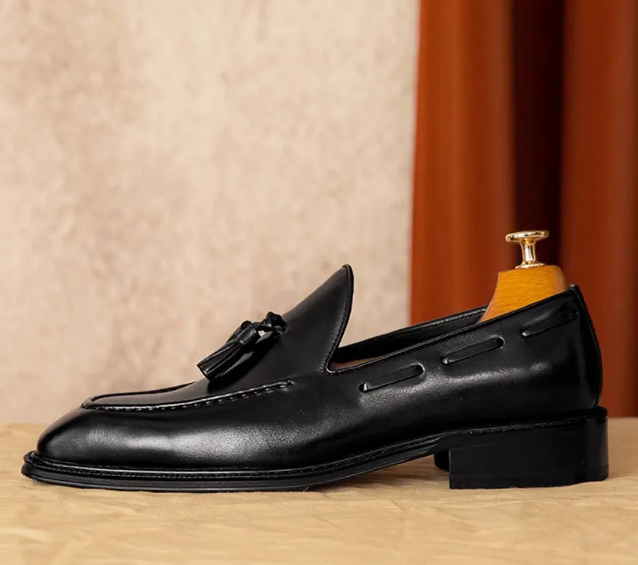 Men's black genuine leather fringed slip-on loafers with rubber soles and British styling
