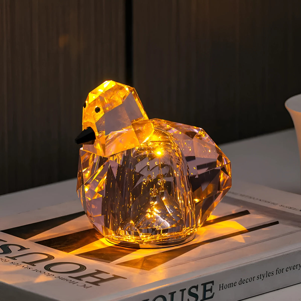 Portable crystal table lamp 85 x 80mm with built-in battery and three-gear dimming in pink, purple, or transparent