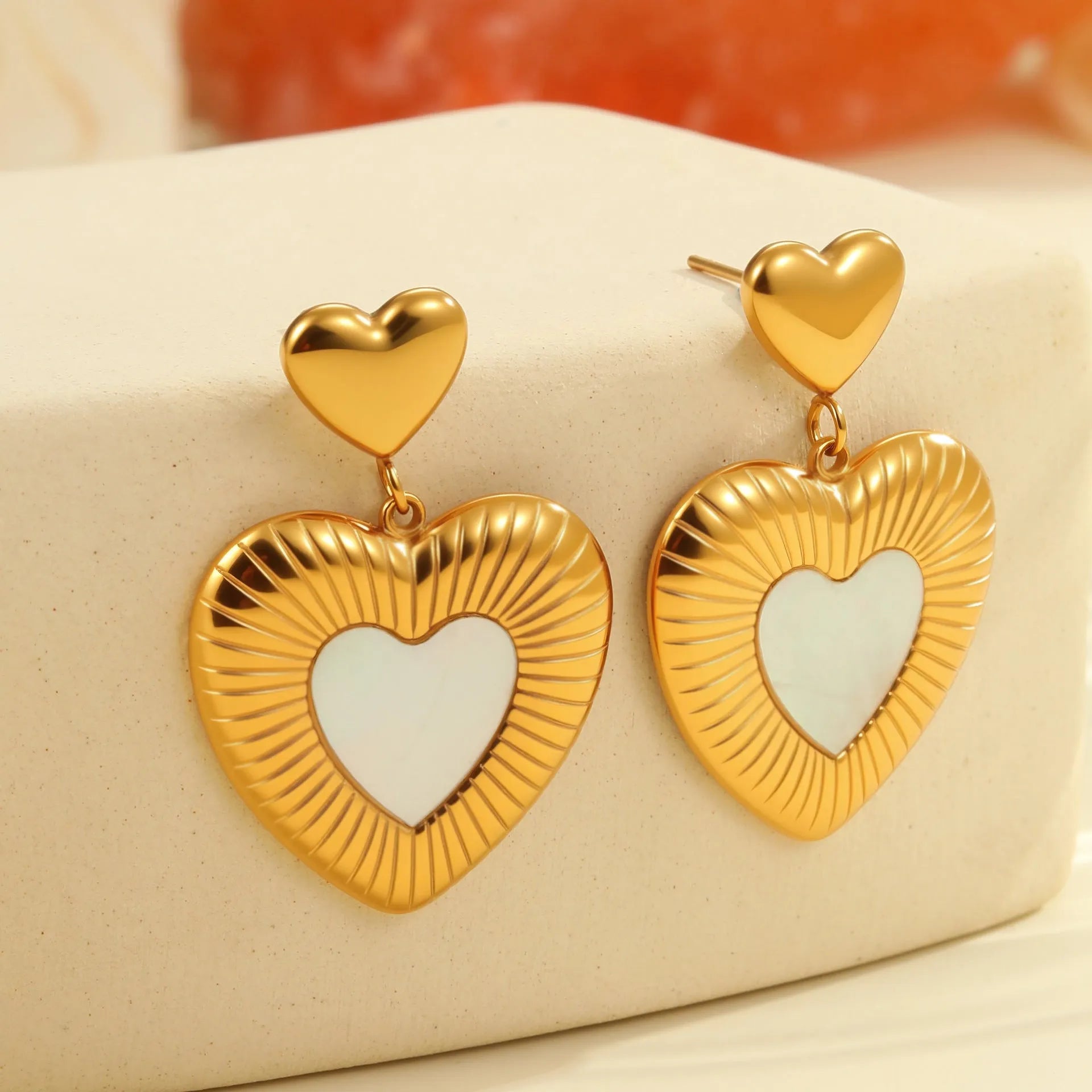A pair of gold heart-shaped white fritillary earrings for women, made from stainless steel with 18K electroplating.