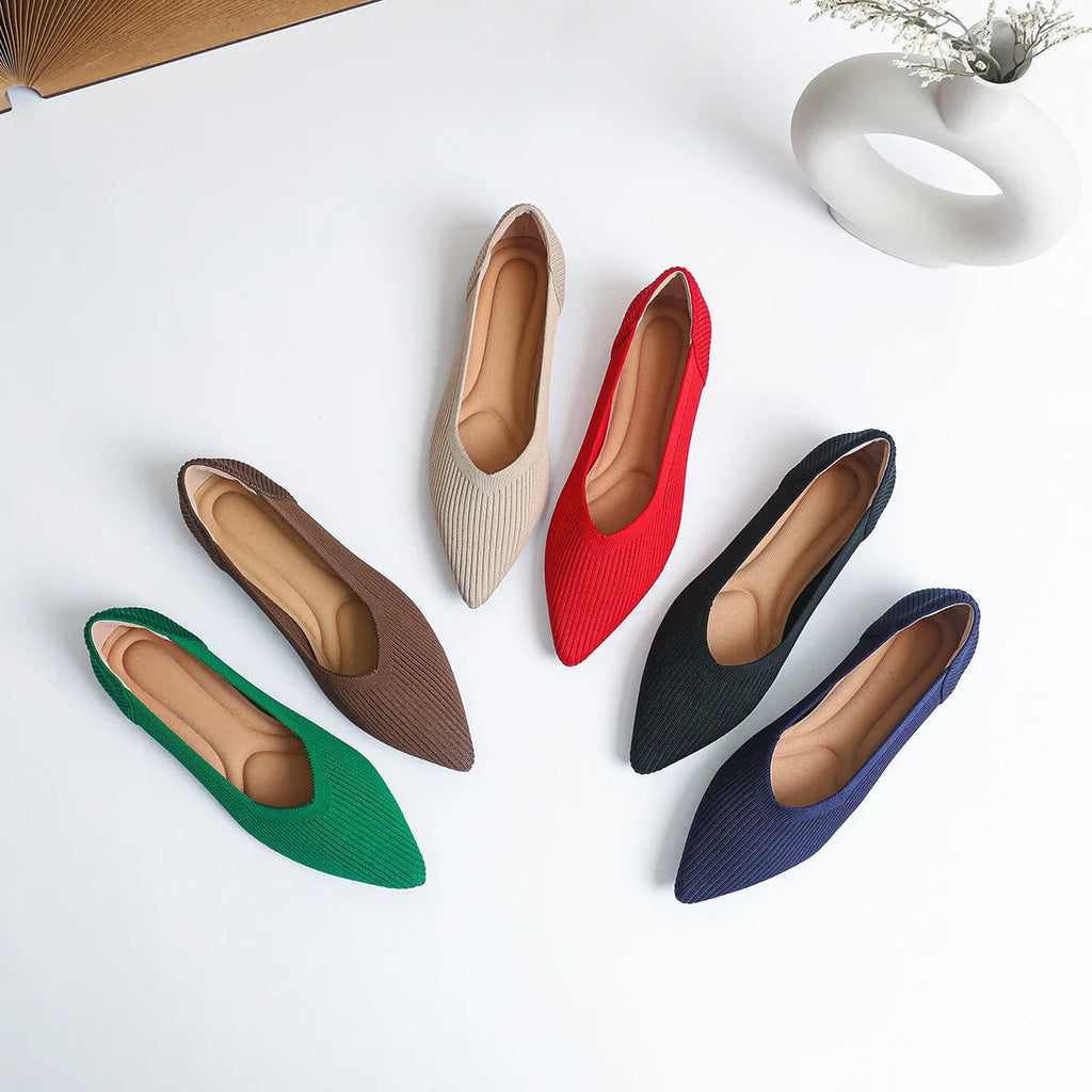 Women's flat-heel knit pumps with pointed toe in apricot colour