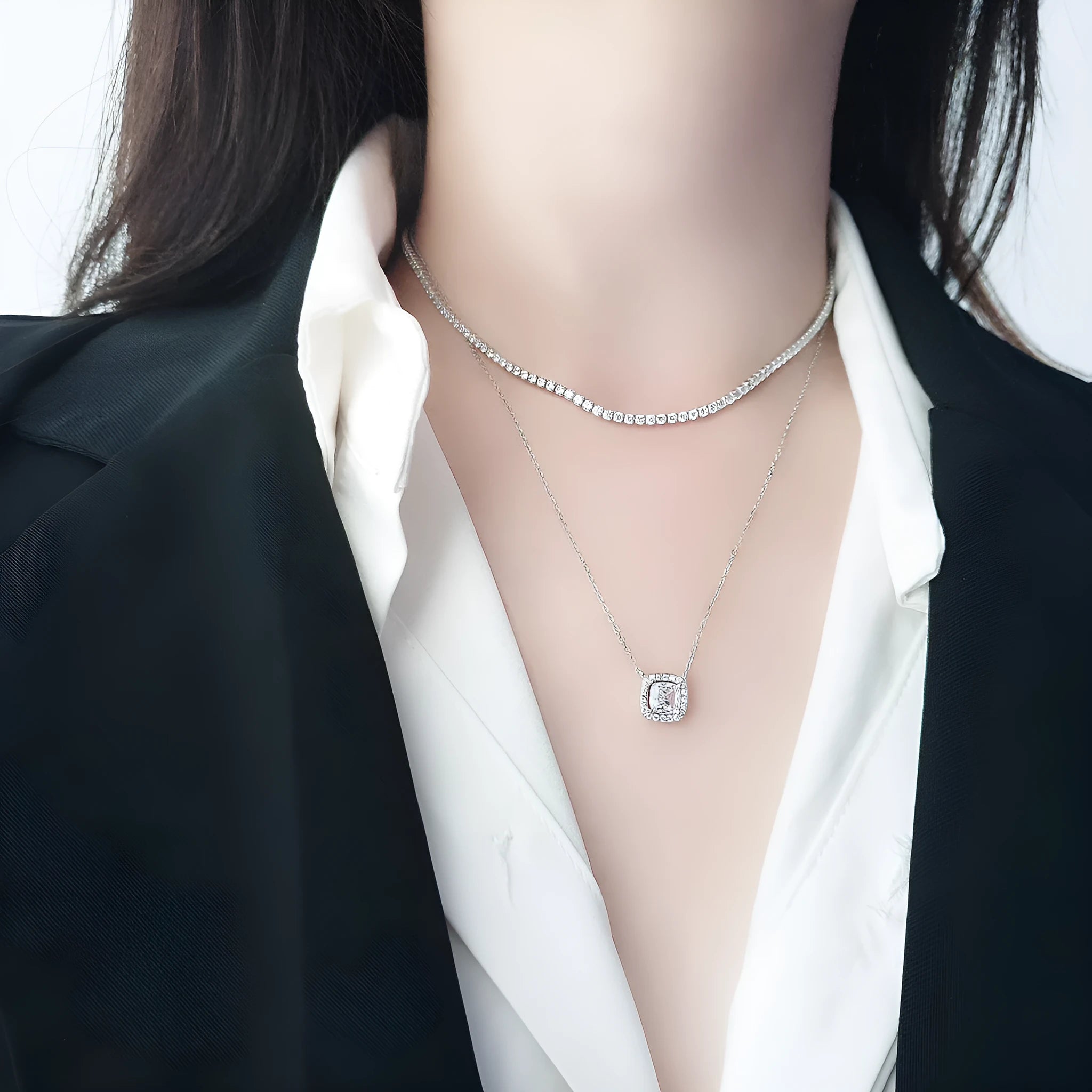 Women's sterling silver necklace with round diamond-cut stone on 925 silver chain