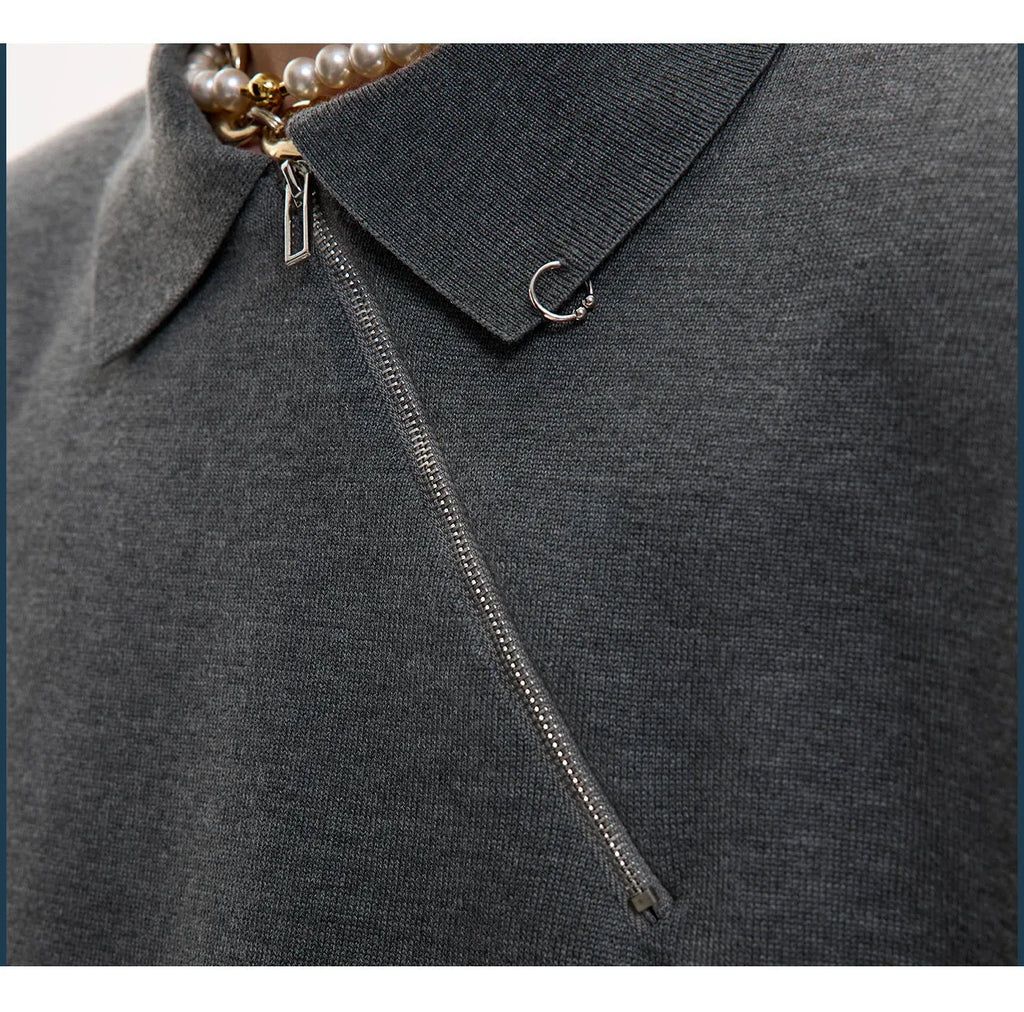 Men's slim-fit knitted polo shirt with oblique zipper and lapel collar in black colour