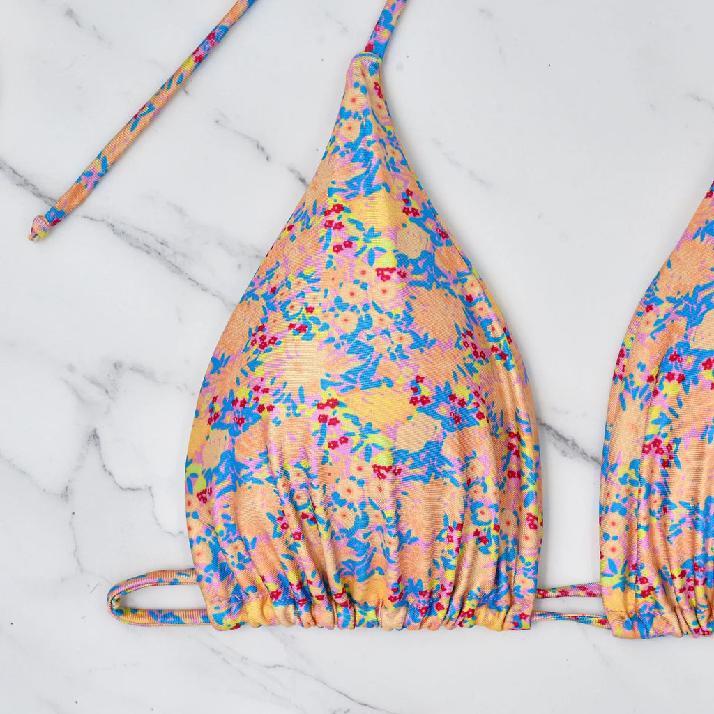 A picture colour lace-up bikini swimsuit with a backless, European and American split design.