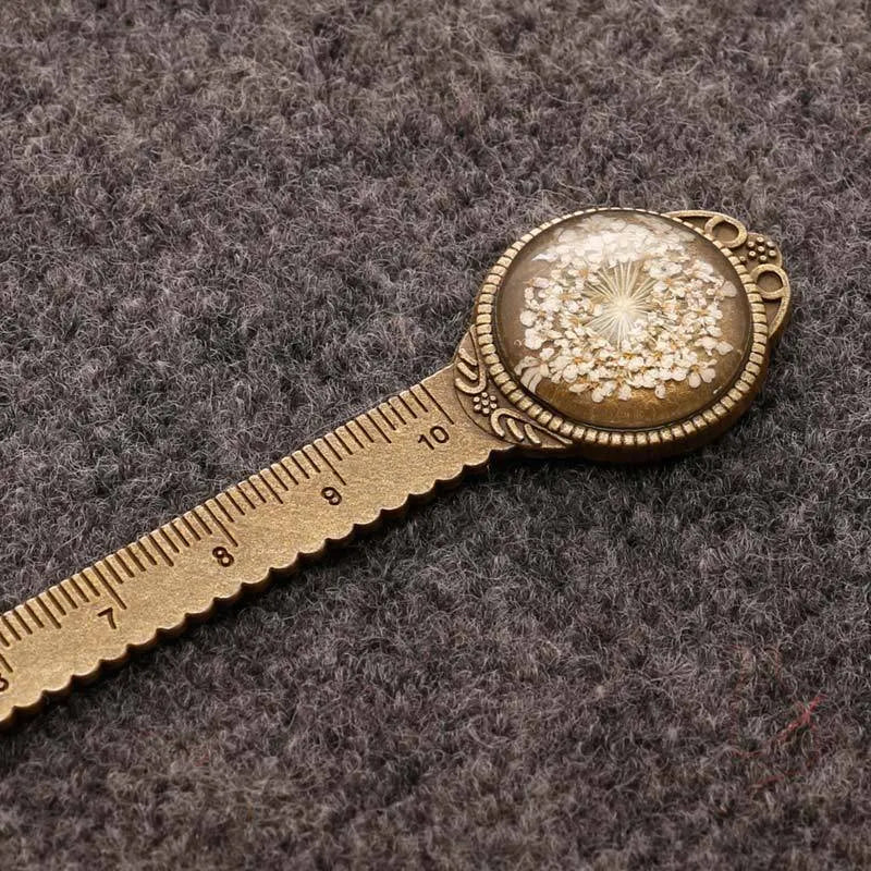 Handmade dry flower gypsophila ruler bookmark with lace flowers, daffodils, and clover in classical style