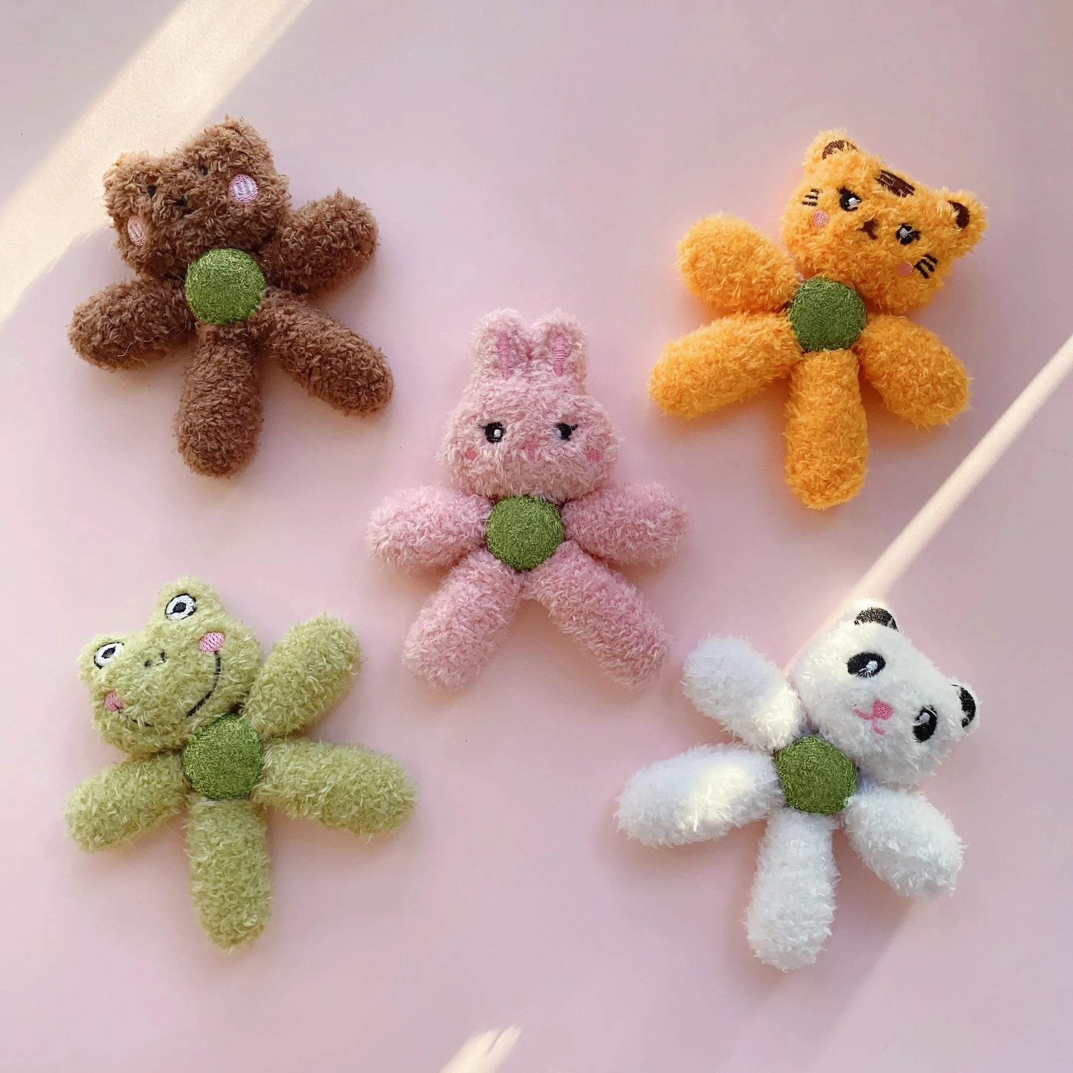 Indoor catnip ball toy measuring 12.5 cm in diameter, available in animal shapes including brown bear, bunny, frog, panda, and tiger