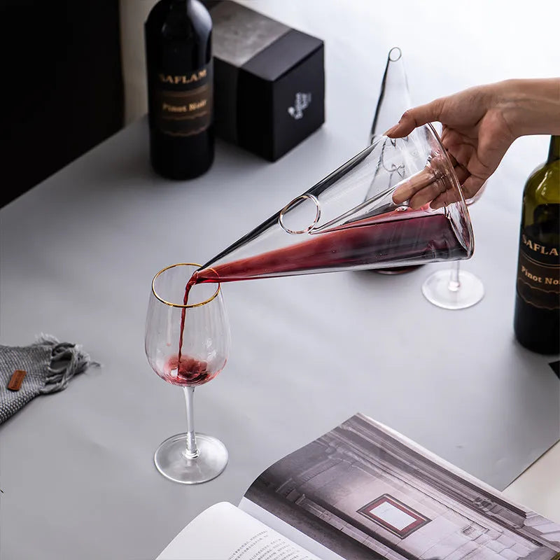 Clear glass fast waterfall decanter, 501-600ml, Korean style, small and large sizes, for serving wine and spirits.