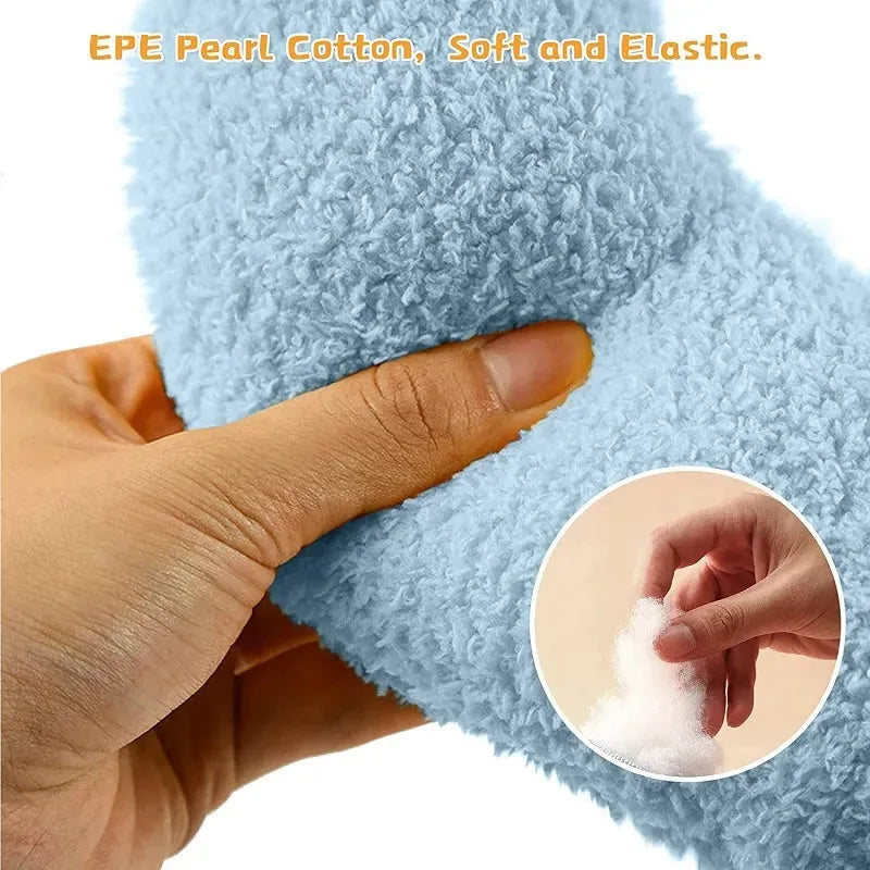 U-shaped pet pillow measuring 27x17x6cm with quilted faux fur surface for cats and small dogs up to 10lbs