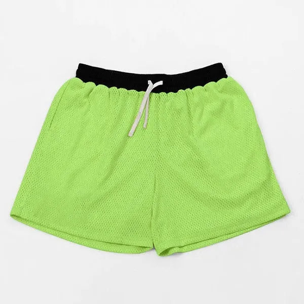 Men's mesh quick-drying shorts in black, featuring a solid colour design and mesh lining for athletic use